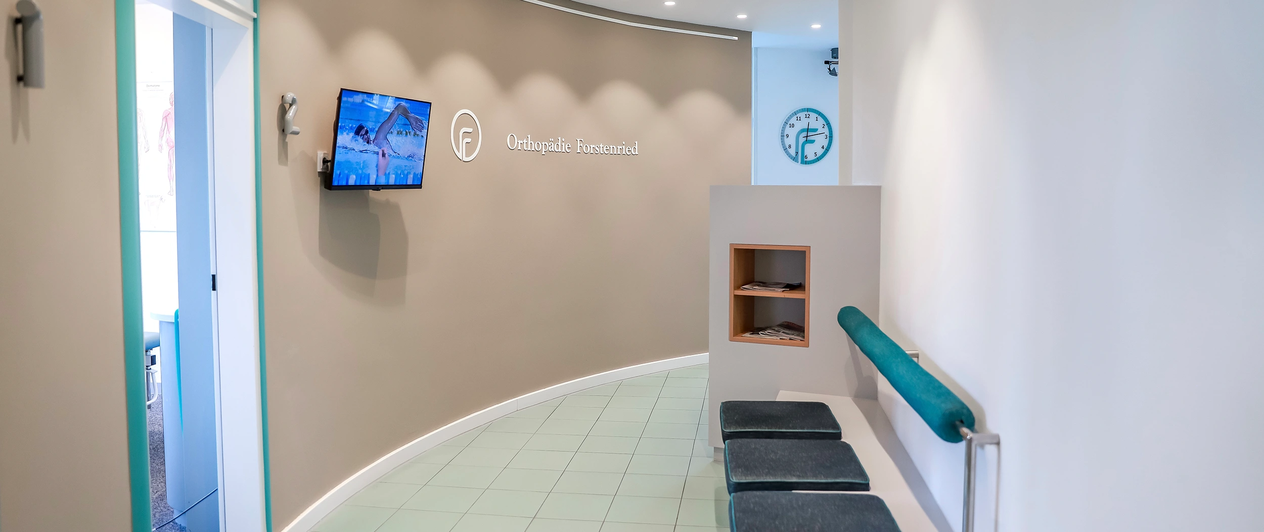 Aufnahme Wartebereich am Gang